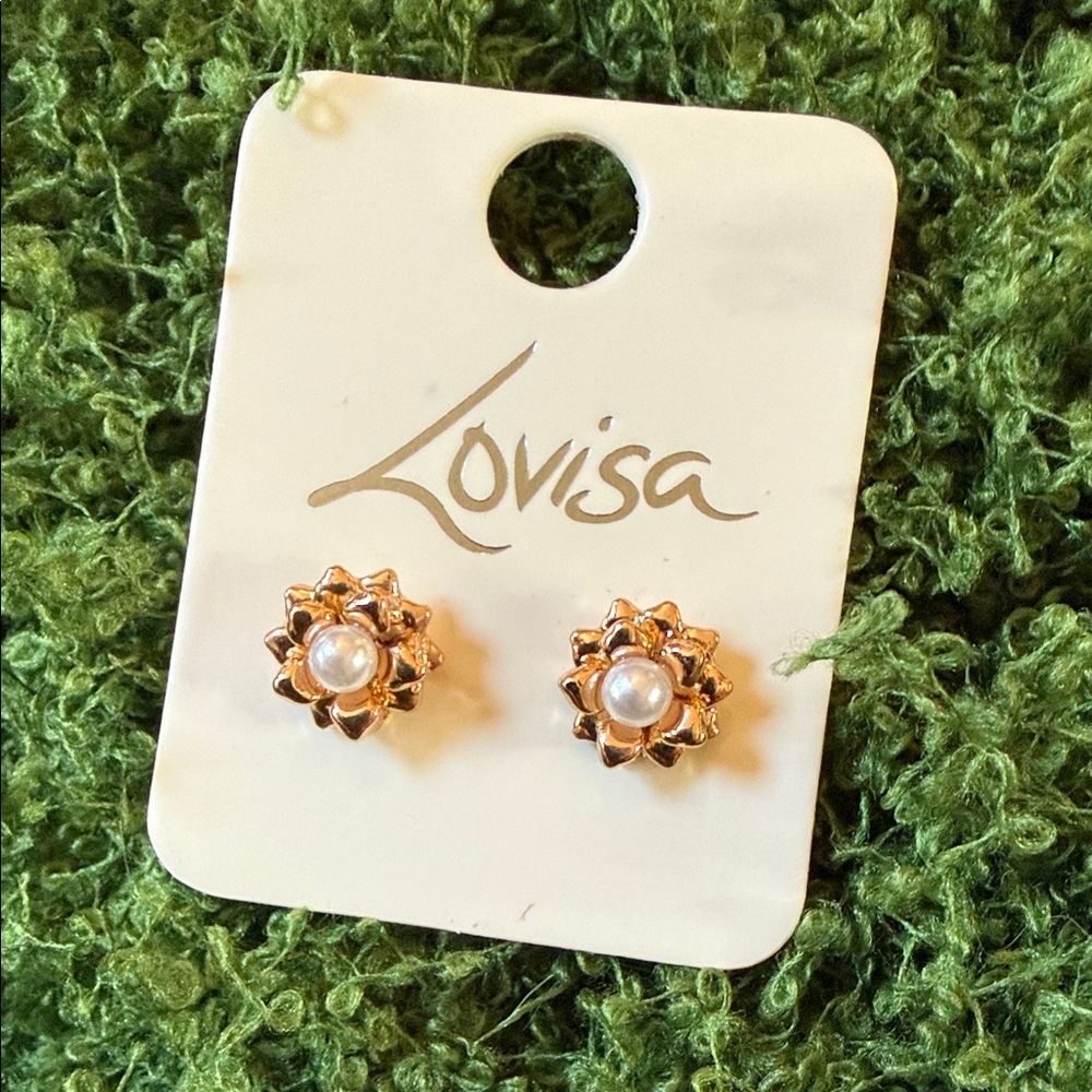 Lovisa Gold Lotus & Pearl Peace Flower Stud Earrings